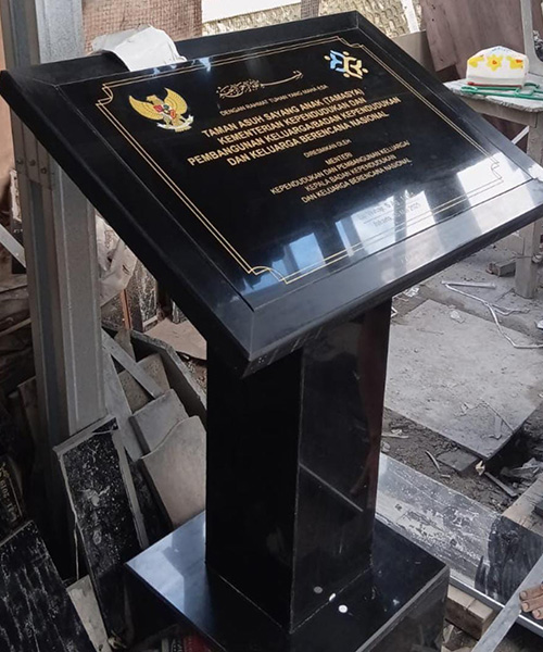 Podium Prasasti
